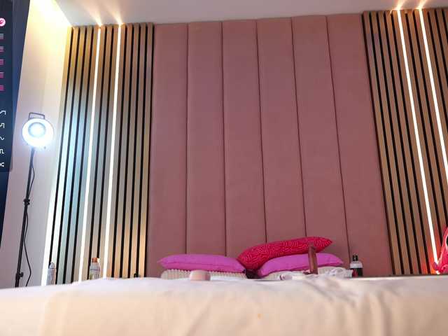 Vesia's BongaCams show and profile