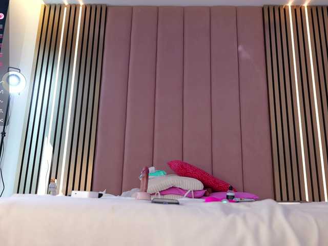 Vesia's BongaCams show and profile