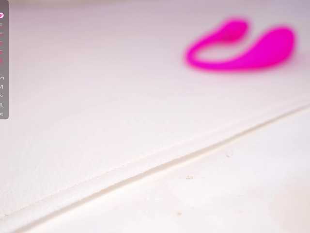 Vesia's BongaCams show and profile