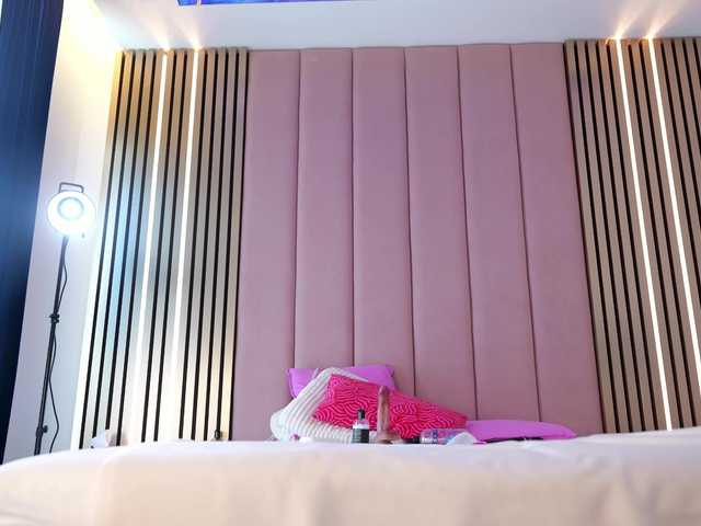 Vesia's BongaCams show and profile