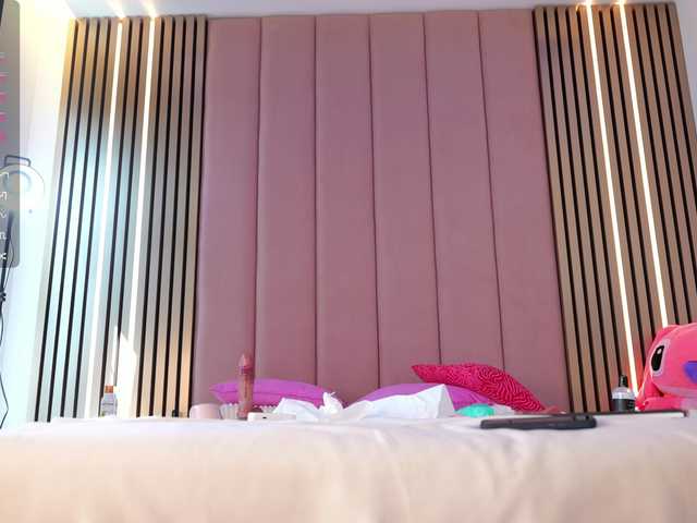 Vesia's BongaCams show and profile