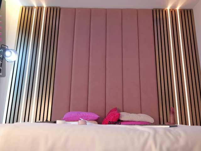 Vesia's BongaCams show and profile