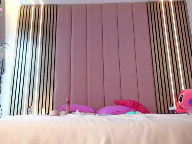 Vesia's BongaCams show and profile