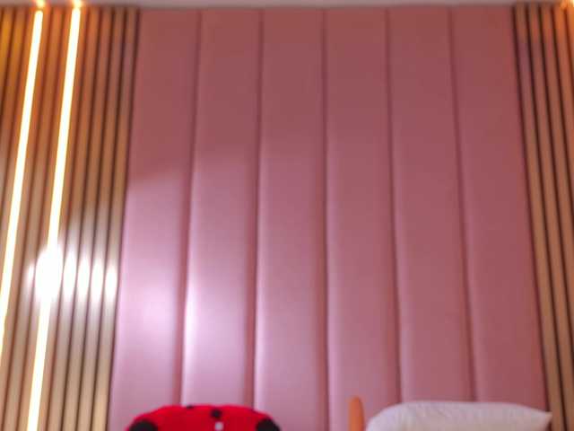 Vesia — live female cam