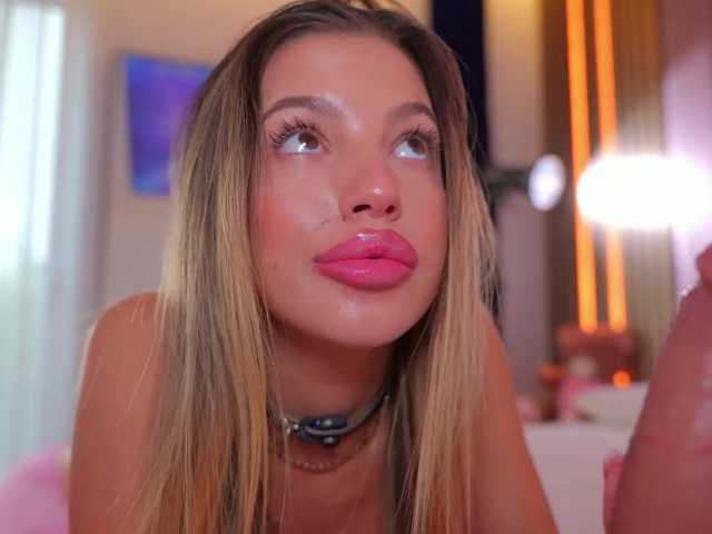 Vesia live cam on BongaCams