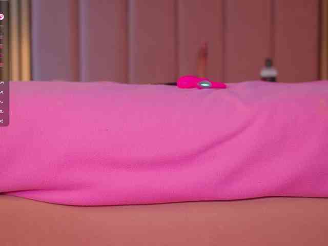 Vesia Live Webcam on BongaCams