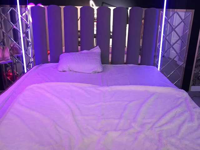 LunaLicks's BongaCams show and profile