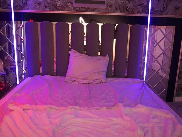 LunaLicks's BongaCams show and profile