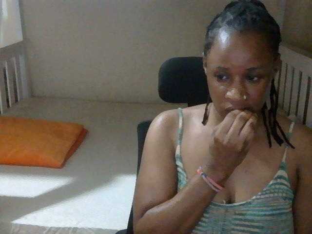 Hadasa29 live cam on BongaCams