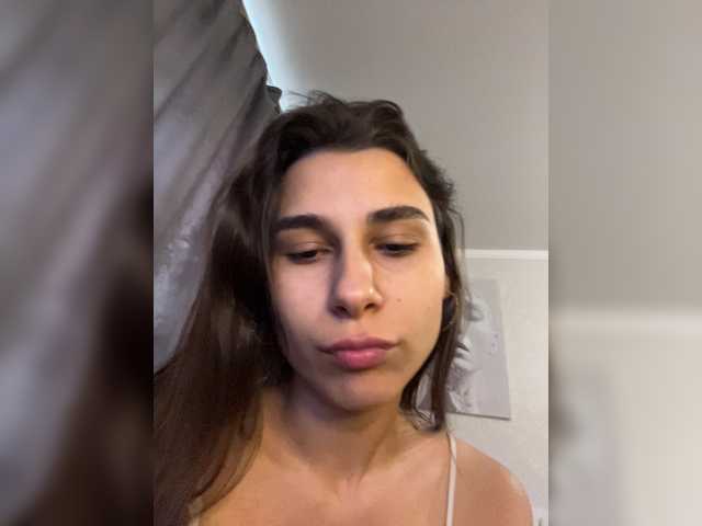 le modèle SweetSlice est en webcam porno dans un show sur le site bongacams, il possède les tags suivants: White/Caucasian,Brunette,Shaved