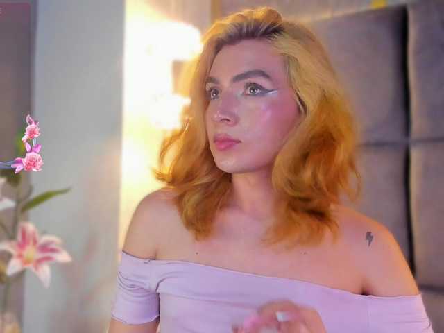 TommyLovee live cam