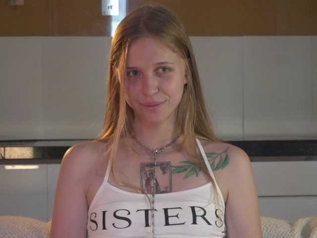 Littlemolly1's BongaCams show and profile