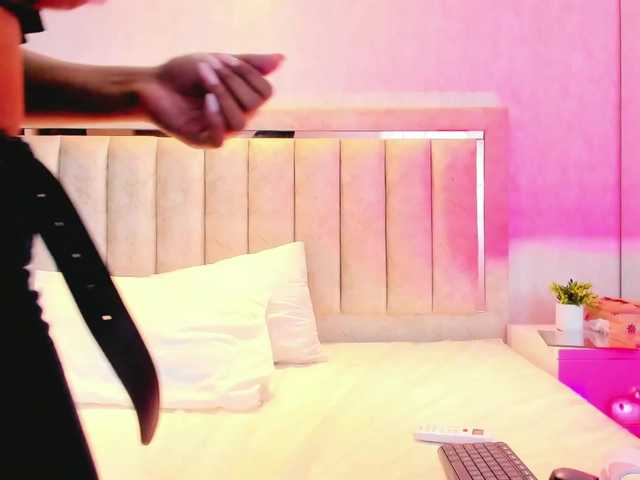 le modèle AlaiaMoretti est en webcam porno dans un show sur le site bongacams, il possède les tags suivants: Latino/Hispanic,Brunette,Shaved