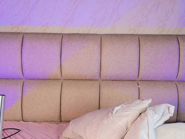 AlaiaMoretti live cam on BongaCams