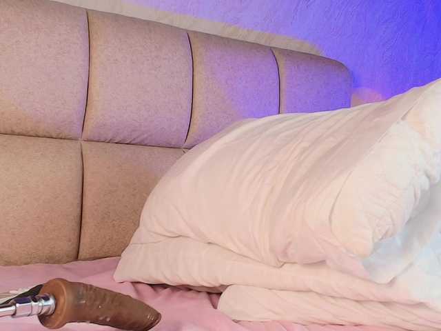 AlaiaMoretti live cam on BongaCams
