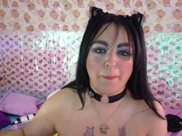 AlizeHentaiMeow live cam on BongaCams