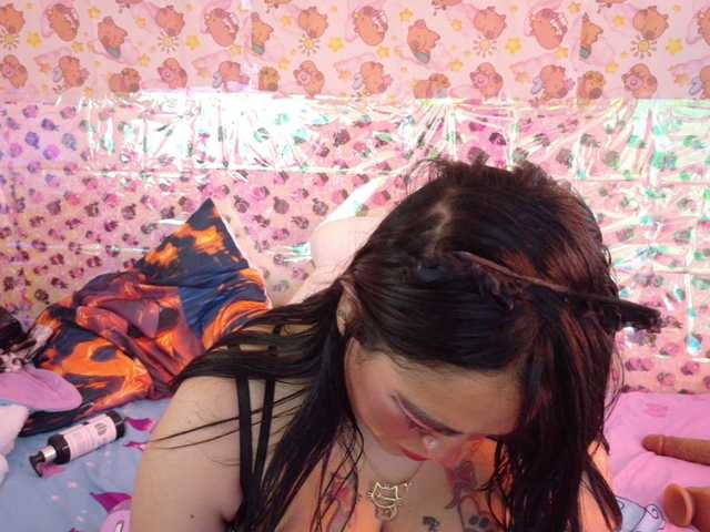 AlizeHentaiMeow live cam