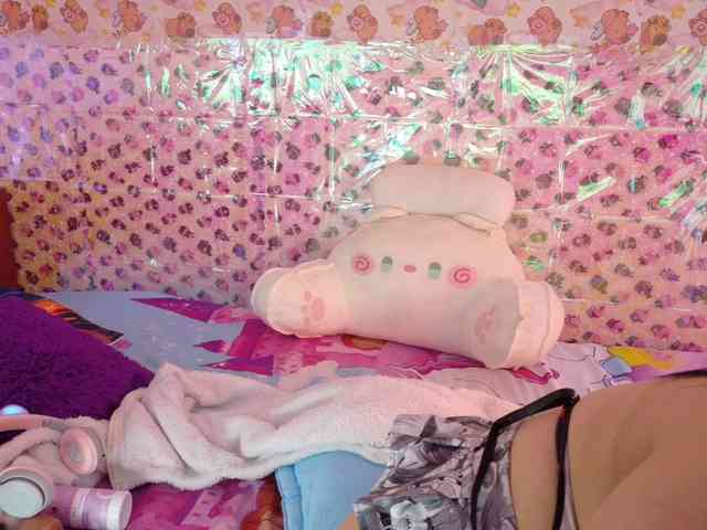 AlizeHentaiMeow webcam