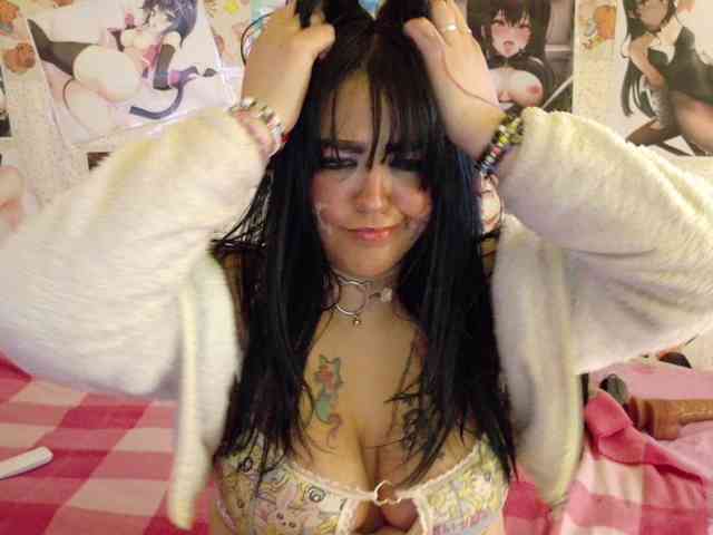 AlizeHentaiMeow webcam