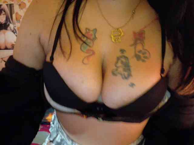 AlizeHentaiMeow webcam