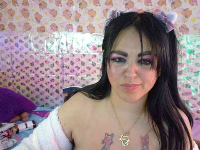 AlizeHentaiMeow webcam