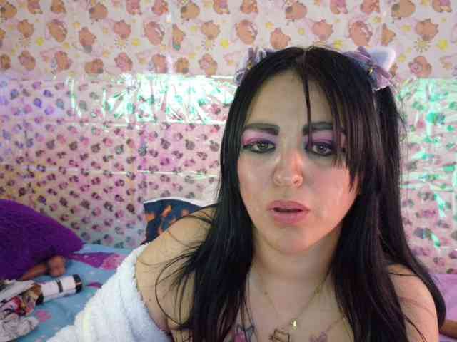 AlizeHentaiMeow webcam
