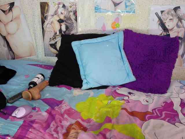 AlizeHentaiMeow webcam