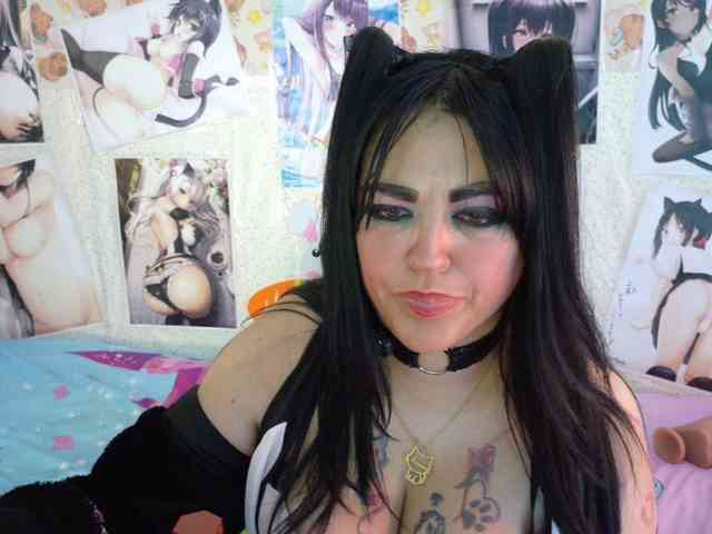 AlizeHentaiMeow webcam