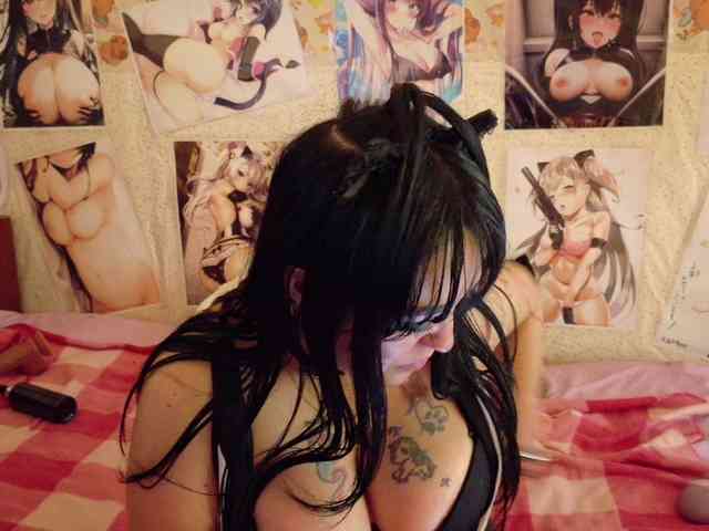 AlizeHentaiMeow webcam