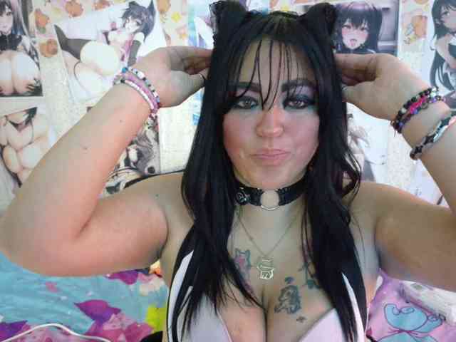 AlizeHentaiMeow webcam
