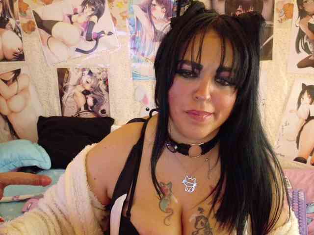 AlizeHentaiMeow webcam