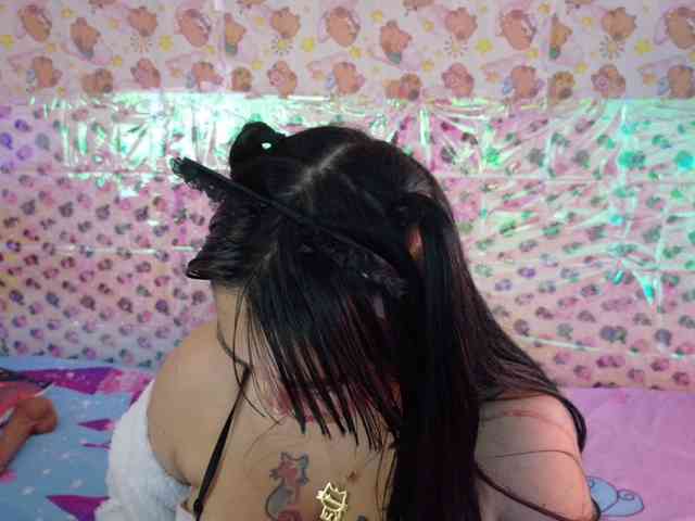 AlizeHentaiMeow webcam