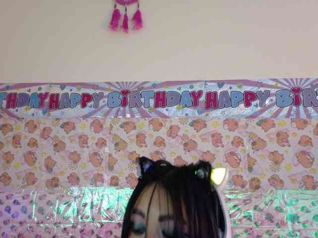AlizeHentaiMeow webcam