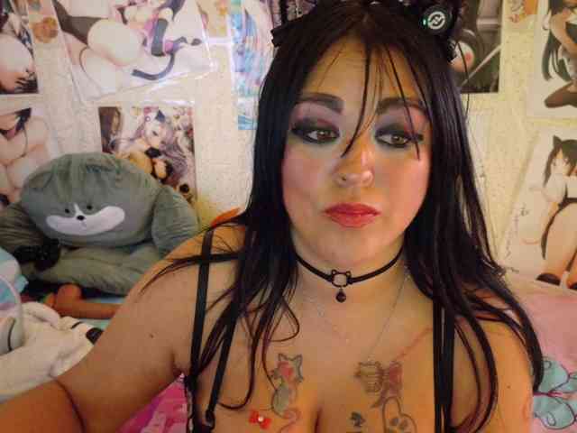 AlizeHentaiMeow webcam