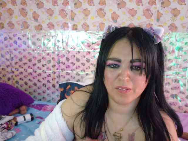 AlizeHentaiMeow webcam