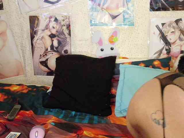 AlizeHentaiMeow webcam