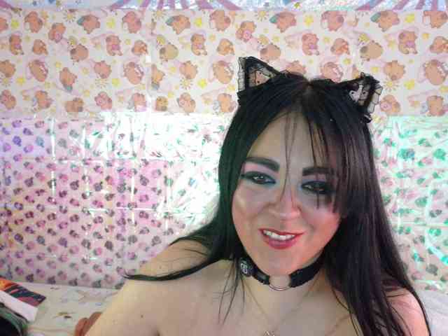 AlizeHentaiMeow webcam