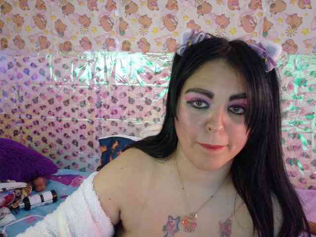 AlizeHentaiMeow webcam