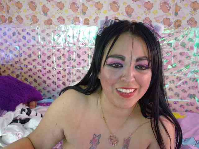 AlizeHentaiMeow webcam