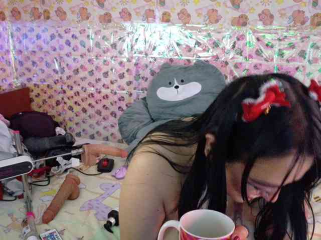 AlizeHentaiMeow webcam