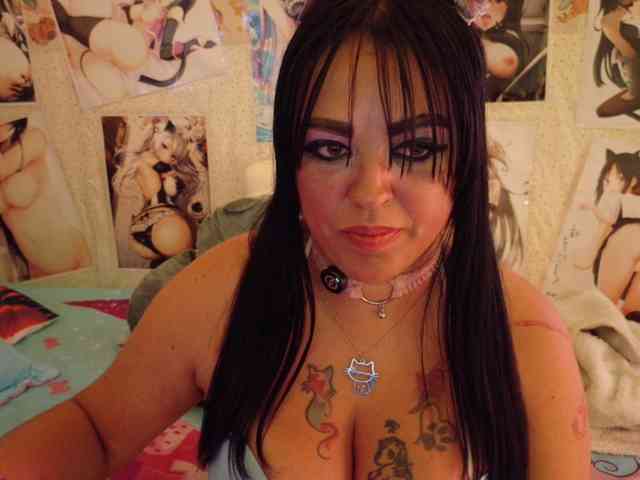 AlizeHentaiMeow webcam