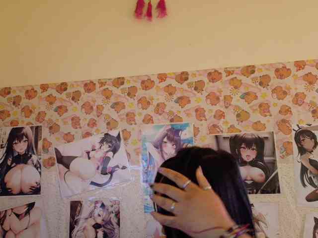 AlizeHentaiMeow webcam