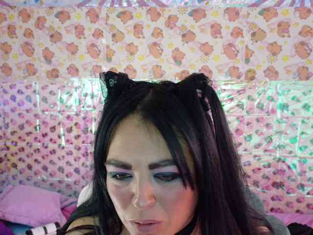 AlizeHentaiMeow webcam