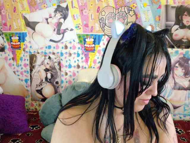 AlizeHentaiMeow webcam