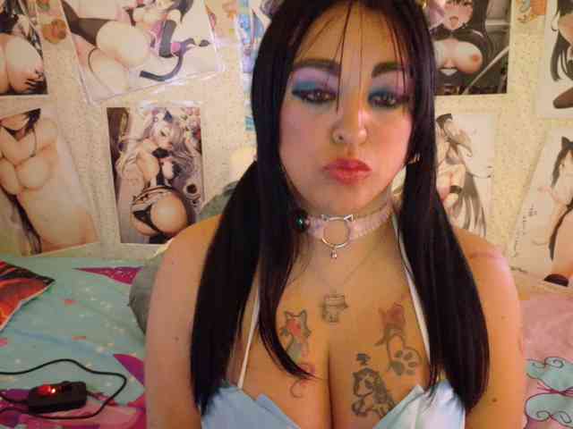 AlizeHentaiMeow webcam