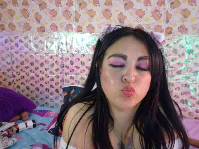 AlizeHentaiMeow webcam