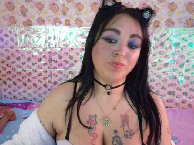 AlizeHentaiMeow webcam