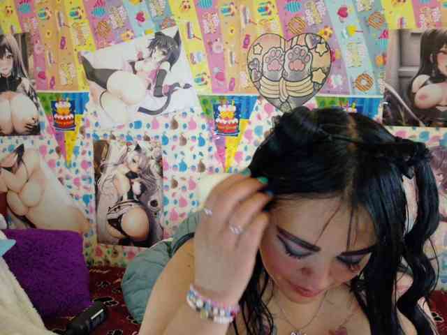 AlizeHentaiMeow webcam