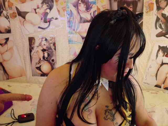 AlizeHentaiMeow webcam