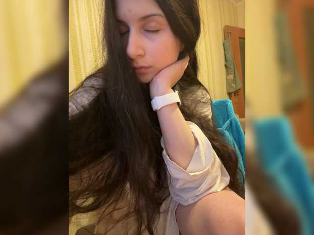 Alisia4's BongaCams show and profile